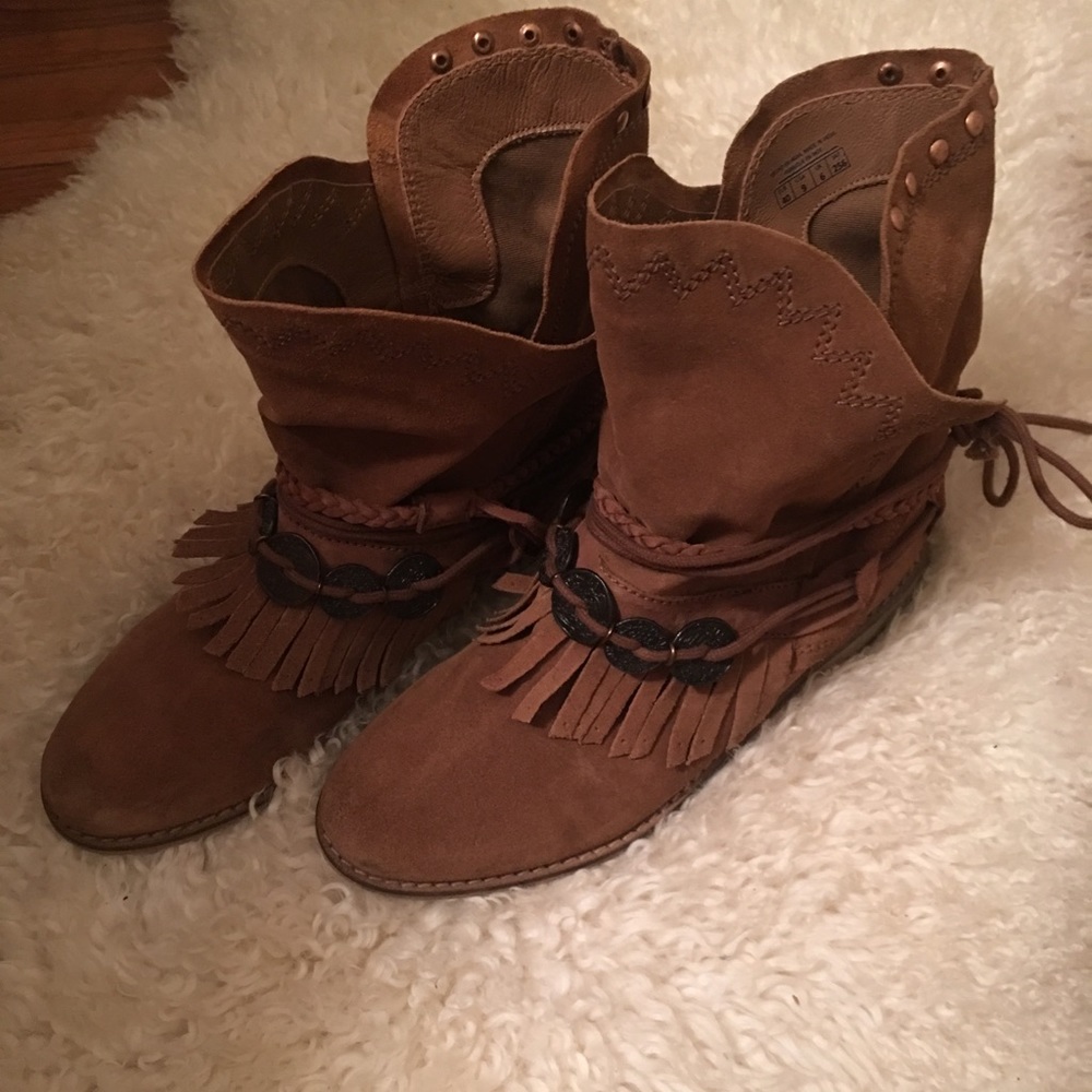 Fringe Moccasin Boots